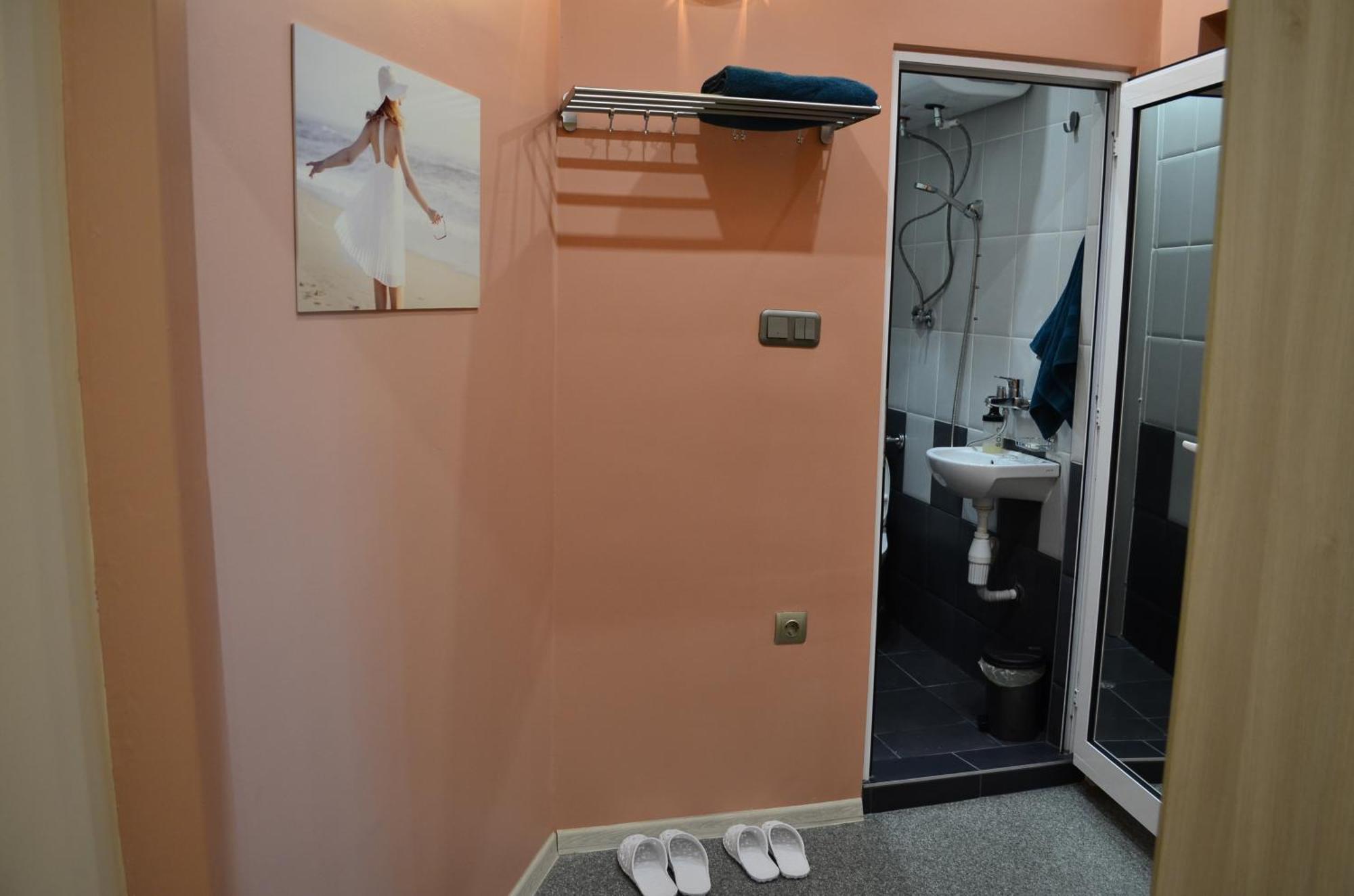 Sea Vibes 1 Bedroom Apartment - Free Public Parking, Wifi, Cable & Smart Tv, 0,9 Km To Beach Варна Екстериор снимка