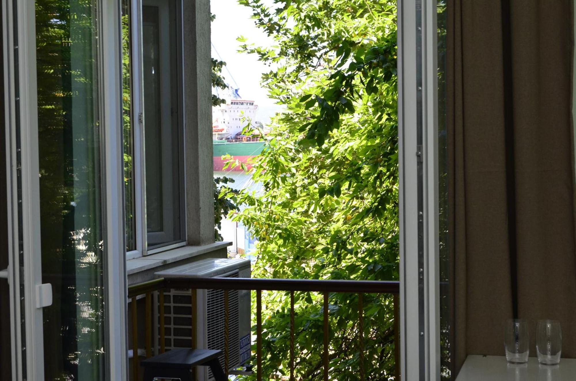 Sea Vibes 1 Bedroom Apartment - Free Public Parking, Wifi, Cable & Smart Tv, 0,9 Km To Beach Варна Екстериор снимка